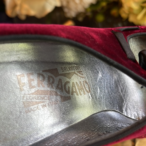 RARE! Salvatore Ferragamo Lace-Up Crushed Velvet Pumps - Picture 11 of 16